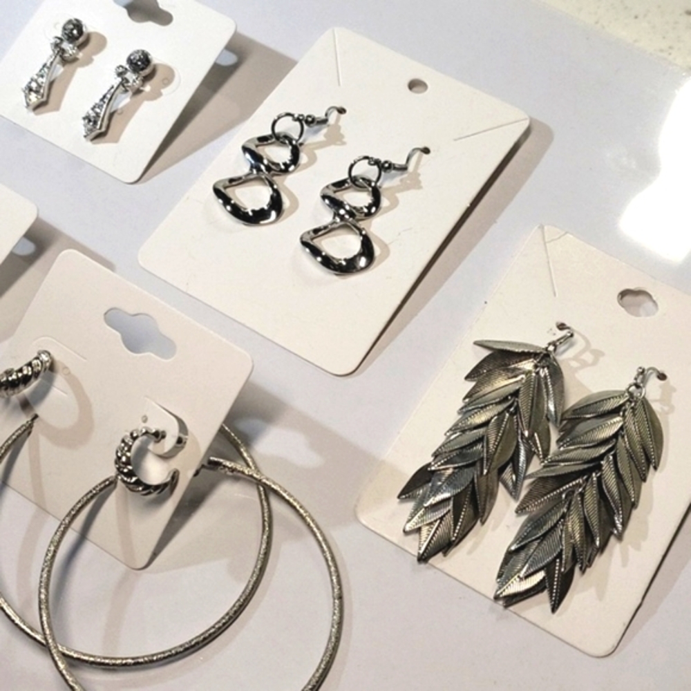 8 Pairs Wearable Earrings Grab Bag for Resell or Craft Lot SL889